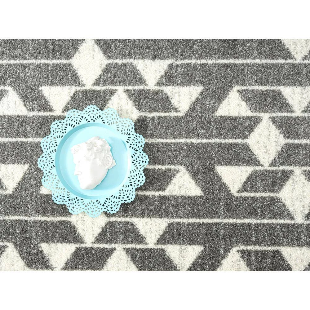 Casa Grey 4 ft. x 6 ft. Geometric Polypropylene Area Rug by Abani 7 Casa Grey 4 ft. x 6 ft. Geometric Polypropylene Area Rug by Abani - Image 5