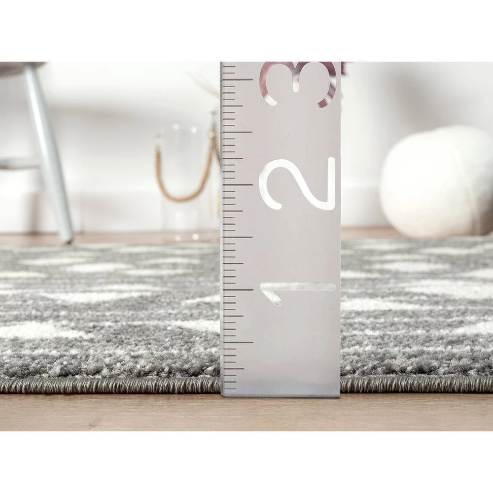 Casa Grey 4 ft. x 6 ft. Geometric Polypropylene Area Rug by Abani 8 Casa Grey 4 ft. x 6 ft. Geometric Polypropylene Area Rug by Abani - Image 6