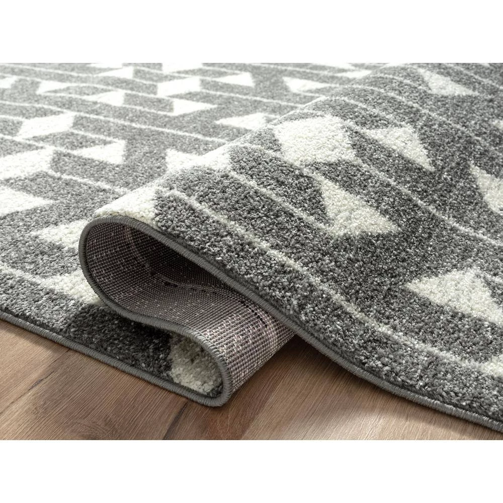 Casa Grey 4 ft. x 6 ft. Geometric Polypropylene Area Rug by Abani 6 Casa Grey 4 ft. x 6 ft. Geometric Polypropylene Area Rug by Abani - Image 4